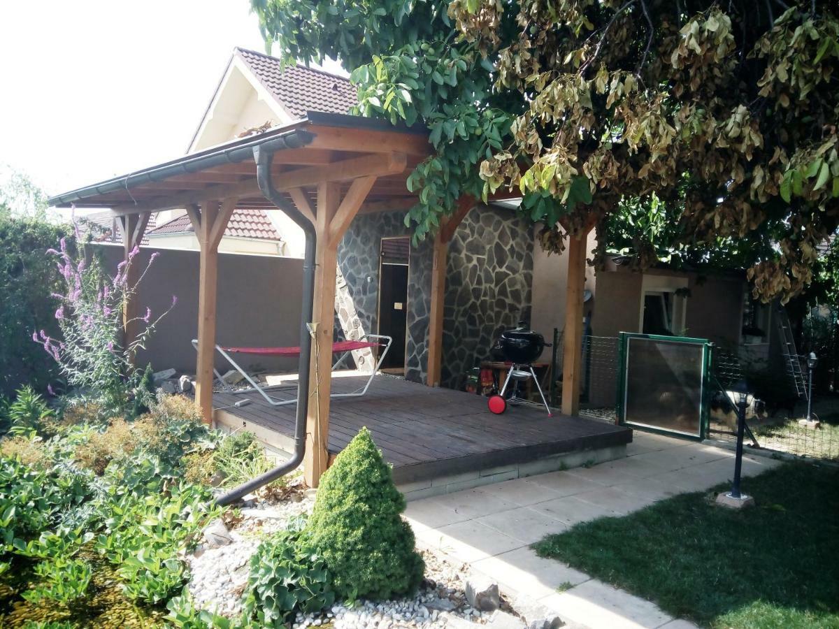 Walnut Apartment With Sauna And Pond Topoľčany Εξωτερικό φωτογραφία