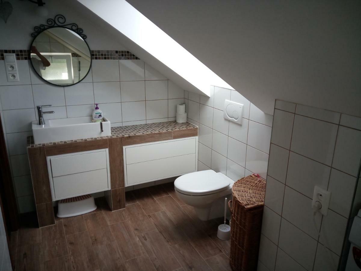Walnut Apartment With Sauna And Pond Topoľčany Εξωτερικό φωτογραφία