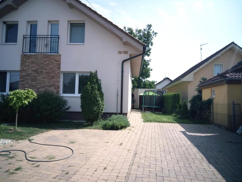 Walnut Apartment With Sauna And Pond Topoľčany Εξωτερικό φωτογραφία