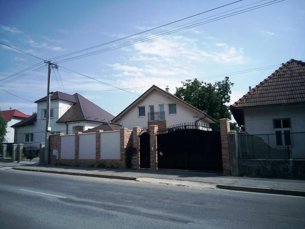 Walnut Apartment With Sauna And Pond Topoľčany Εξωτερικό φωτογραφία