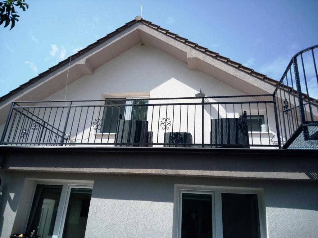 Walnut Apartment With Sauna And Pond Topoľčany Εξωτερικό φωτογραφία